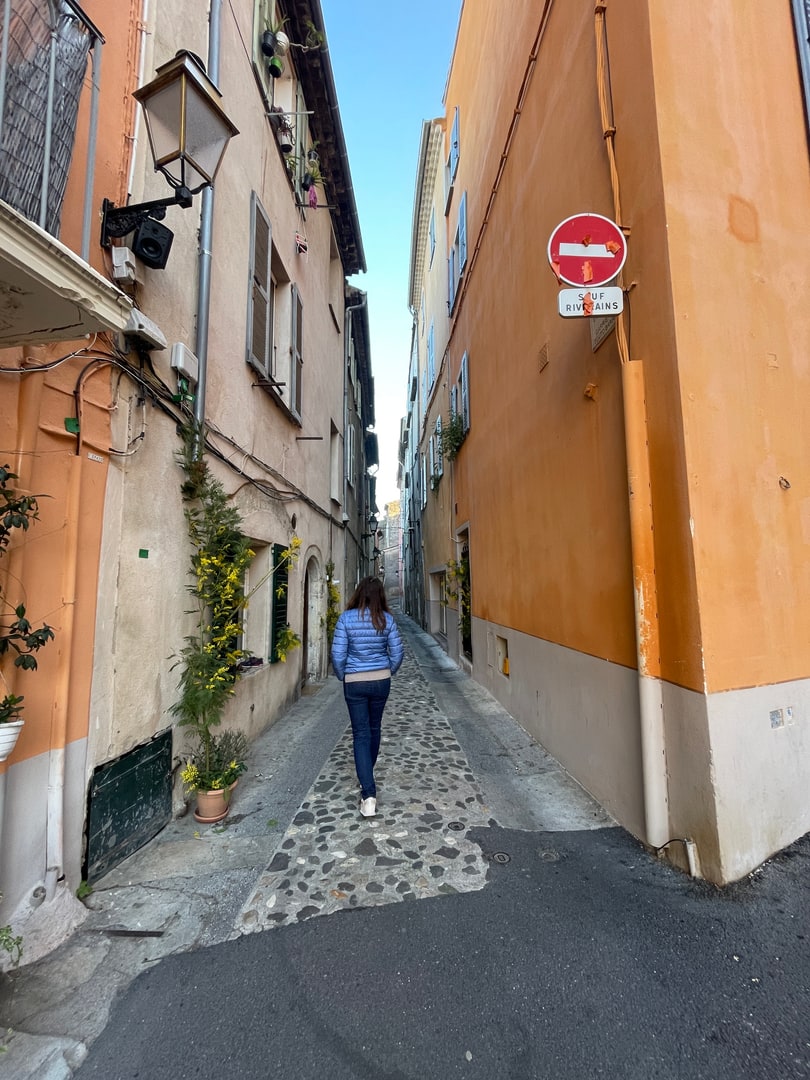Colorful narrow street in the artisan village of Biot